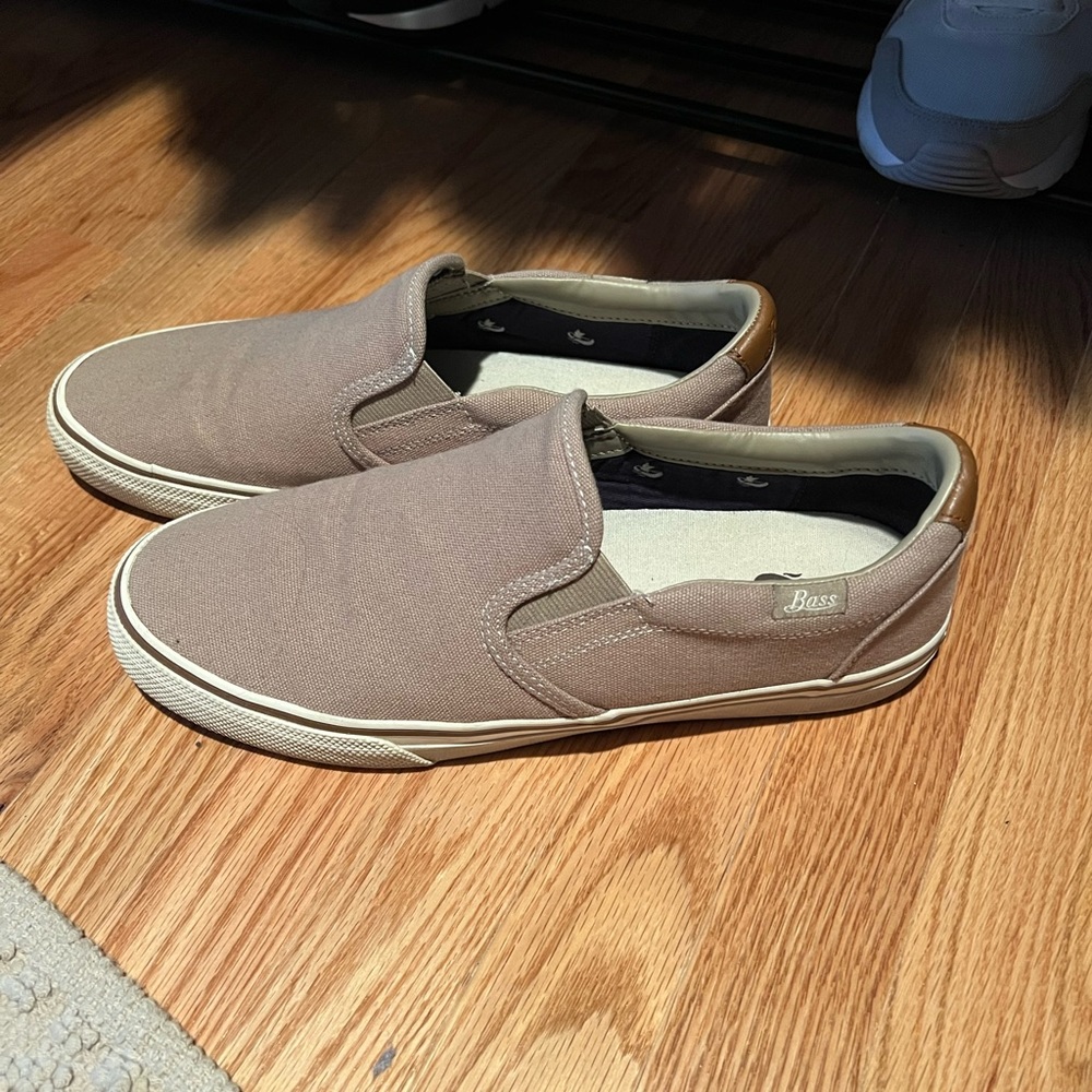 Bass slip on size 11